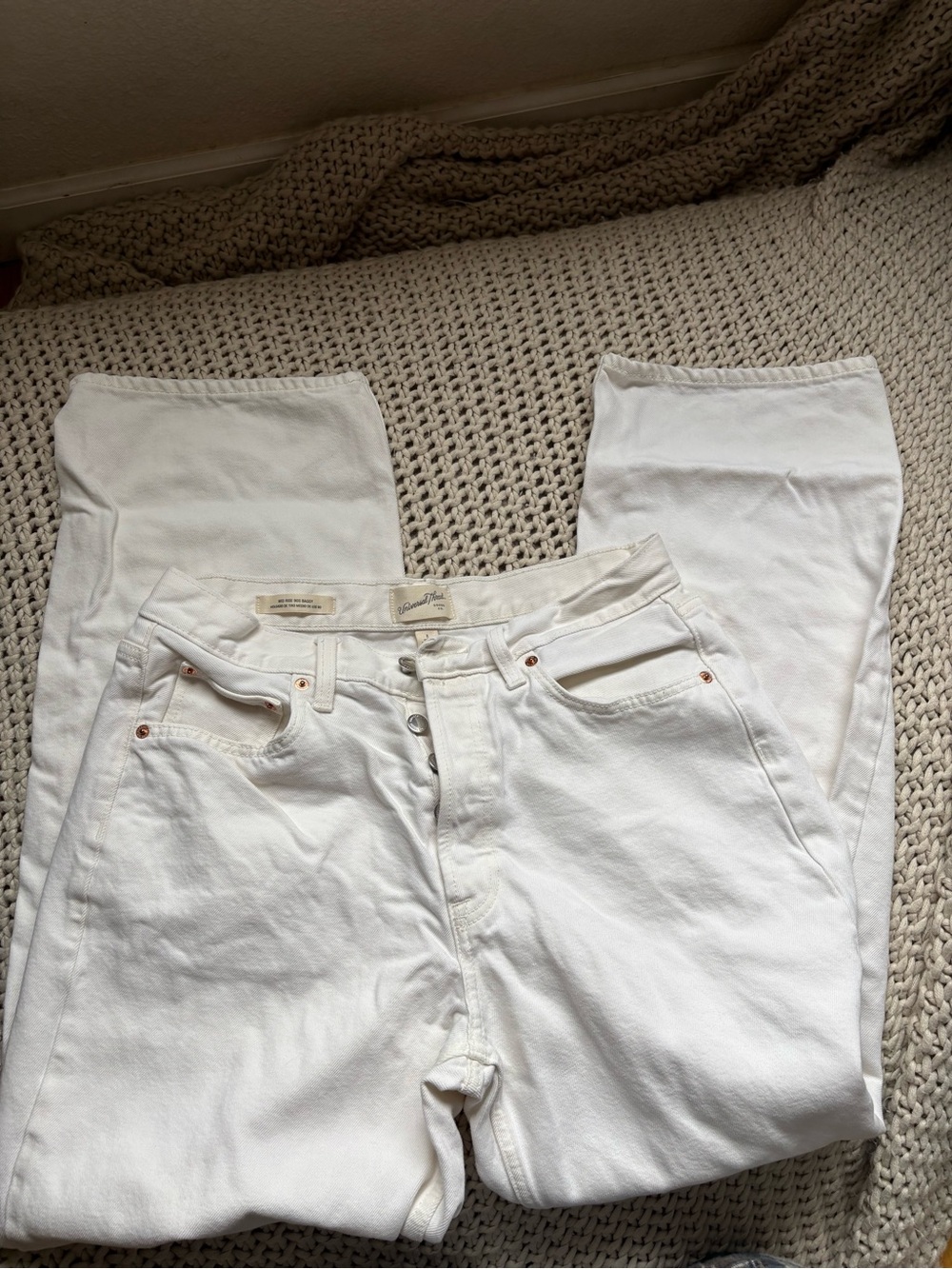 Universal thread White High-Rise Women's baggy jeans